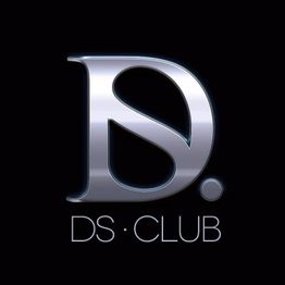 Logotipo prateado com as letras "D" e "DS Club" em fundo preto.