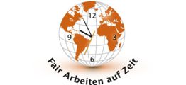 Uhr mit Weltkarte, zeigt fast 3 Uhr. Text: "Fair Arbeiten auf Zeit" darunter.