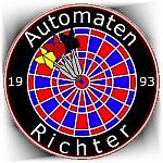 Logo mit Dartboard, drei Dartpfeilen, Schriftzug "Automaten Richter", Zahlen 19 und 93.