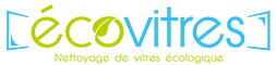Logo avec des formes vertes et bleues, texte illisible en noir. Fond transparent.
