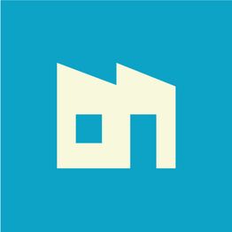 Ícone abstrato de uma casa branca em um fundo azul claro.