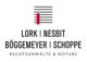 Logo von Lork Nesbit, Bögemeyer Schoppe, Rechtsanwälte & Notare mit rotem Band und Linien.