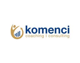 Logo von Komenci Coaching & Consulting, blau-goldenes Design mit stilisiertem Menschen und Diagramm.