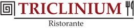 Logo del ristorante "Triclinium" con decorazioni a spirale e posate stilizzate.