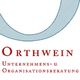 Logo mit Text: "Orthwein Unternehmens- u. Organisationsberatung" in rot und blau.