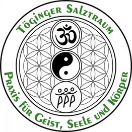 Logo des Töginger Salztraums mit Symbolen für Om, Yin Yang und PPP. Text: Praxis für Geist, Seele und Körper.