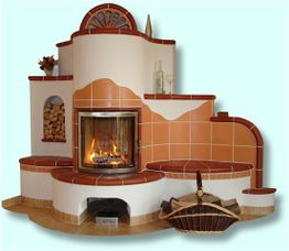 Ein gemauerter Kamin mit Terrakottafliesen, Holzkorb und Feuer brennend im Inneren.