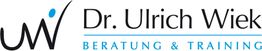 Logo: "Dr. Ulrich Wiek" mit Initialen "UW", Text "Beratung & Training" in Blau.