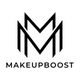 Zwart-wit logo met dubbele M-vorm en de tekst "MAKEUPBOOST" eronder.