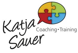 Logo mit "Katja Sauer Coaching Training" und Puzzle-Sprechblase in vier Farben.