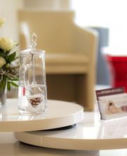 Wellness & Beauty Lounge Logo