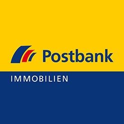 Postbank Immobilien Logo mit gelbem Hintergrund und blauem Bereich unten.