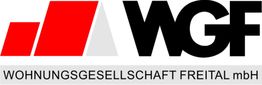 Logo der Wohnungsgenossenschaft Freital mbH mit roten und grauen Elementen.