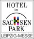Logo mit Text: "Hotel im Sachsenpark Leipzig-Messe" in Schwarz und ein buntes "H".