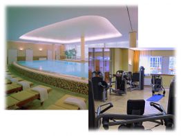 Innenansicht von einem Spa mit Pool und Fitnessraum mit Trainingsgeräten.