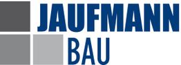 Logo mit vier grauen Quadraten und dem Text "Jaufmann Bau" in blauer Schrift.