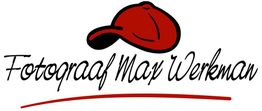 Logo met rode pet en tekst "Fotograaf Max Werkman" met rode streep eronder.