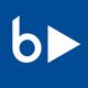 Blauw logo met een witte "b" en een driehoekig afspeelpictogram naar rechts gericht.