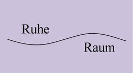 Text auf lila Hintergrund mit geschwungener Linie: "Ruhe Raum".