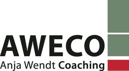 Logo von Aweco Anja Wendt Coaching mit grünen und roten Farbbalken rechts.
