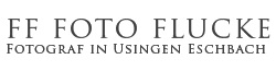 Grauer Hintergrund mit schwarzem Text: "FF Foto Flucke, Fotograf in Usingen Eschbach".