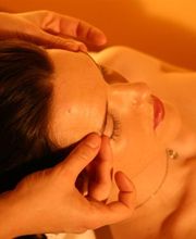 Entspannung und vorallem Stille sind bei uns die wichtigsten Aspekte. Neben einer entspannenden Massage können Sie ebenso eine erholsamen Zeit auf einer unserer Jade Thermalmassageliegen geniessen. 