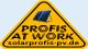 Gelbes Dreiecksschild mit Solarmodul, Text: "Profis at Work, solarprofis-pv.de".