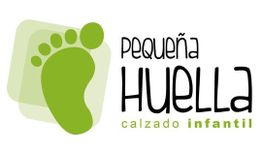 Logo de "Pequeña Huella", calzado infantil, con una huella verde clara.