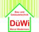 Hausförmiges Logo mit Text: Bau- und Gebäudetechnik DüWi, Marcel Wiedermann, grün-weiß gestreift.