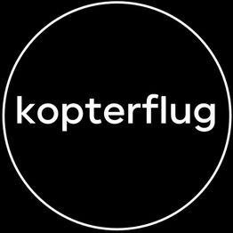 Schwarzer Kreis mit weißem Text "kopterflug" in der Mitte.