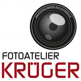 Logo mit Kameraobjektiv und Schriftzug "Fotoatelier Krüger" auf weißem Hintergrund.