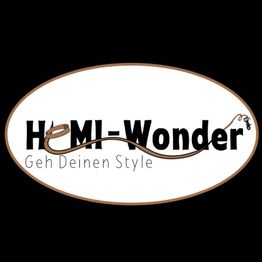 Logo mit Text: "HeMI-Wonder. Geh Deinen Style." Ovaler Rahmen, stilisierte Schlange im Schriftzug.