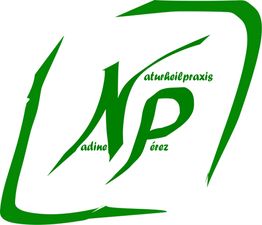 Grünes Logo mit den Buchstaben "NP", umrahmt von grünen Linien, und Text: "Naturheilpraxis".