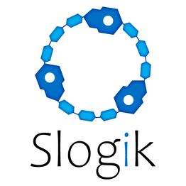 Logo de Slogik: engranajes azules circulares con letras estilizadas en negro y azul.