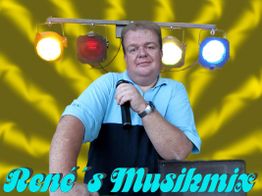 Ein Mann hält ein Mikrofon vor einer bunten Lampe. Text: "René's Musikmix".