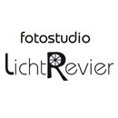 Schwarz-weißes Logo mit dem Text: "fotostudio LichtRevier", R als Kameradiaphragma gestaltet.