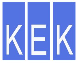 Drei blaue Rechtecke mit weißen Buchstaben "K", "E", "K" darauf.