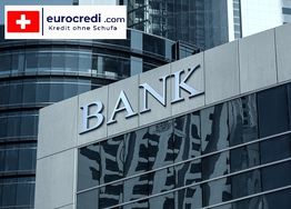 Gebäudefront mit großem "BANK"-Schriftzug und Eurocredi-Logo oben links.