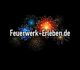 Bunte Feuerwerkskörper vor schwarzem Hintergrund mit der Aufschrift "Feuerwerk-Erleben.de".
