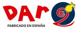 Logotipo con texto "DAR, Fabricado en España" y un dardo sobre blanco y azul.