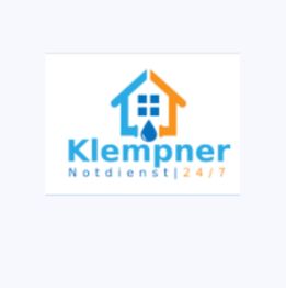 Klempner-Logo mit Haus, Wassertropfen, Schriftzug "Notdienst 24/7" in Blau und Orange.