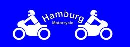 Zwei weiße Motorrad-Symbole auf blauem Hintergrund, Text: "Hamburg Motorcycle".