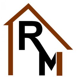 Logo mit braunem Hausrahmen und den schwarzen Buchstaben R und M.