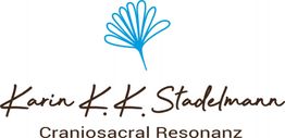 Blaues Logo mit stilisierter Blume und Text: "Karin K.K. Stadelmann, Craniosacral Resonanz".