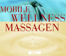 Text: "Mobile Wellness Massagen" vor Hintergrund aus Wasser.