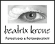 Ein Auge mit weißem Make-up und Text: "beatrix krone Fotostudio & Fotowerkstatt".