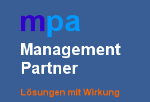 Logo mit Text: "mpa Management Partner, Lösungen mit Wirkung" auf blauem Hintergrund.