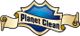 Logo mit einem blauen Schild und Schriftzug "Planet Clean" auf einem beigefarbenen Banner.