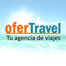 Logo de "oferTravel, Tu agencia de viajes" sobre fondo de playa.