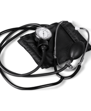 Sfigmomanometro nero su sfondo bianco, utilizzato per misurare la pressione arteriosa.